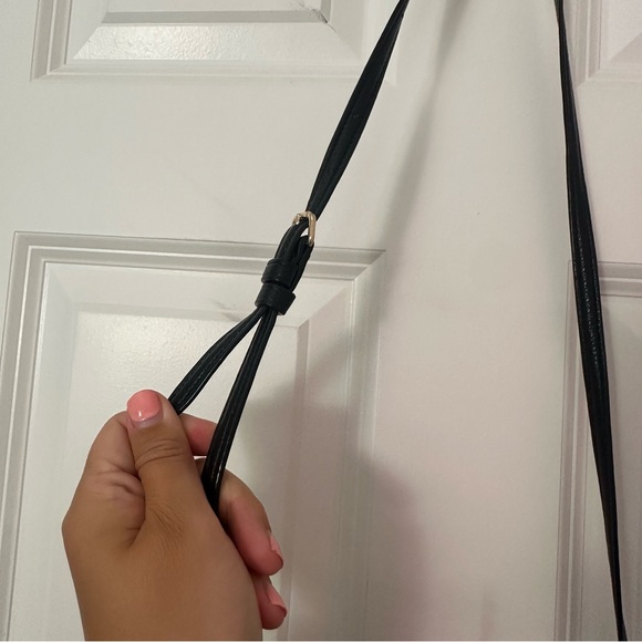 Elegant COACH Black Leather Shoulder Bag - Picture 4 of 16